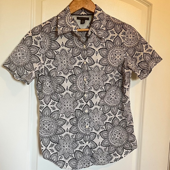 Tommy Hilfiger Womens Short Sleeve Button Down Shirt Size 6 – Black White Floral - Picture 1 of 5